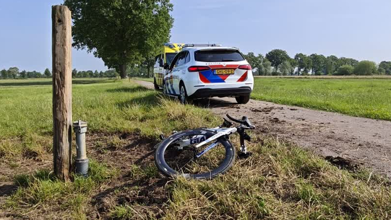 Profwielrenster uit Dubai raakt gewond na valpartij in buitengebied Zieuwent