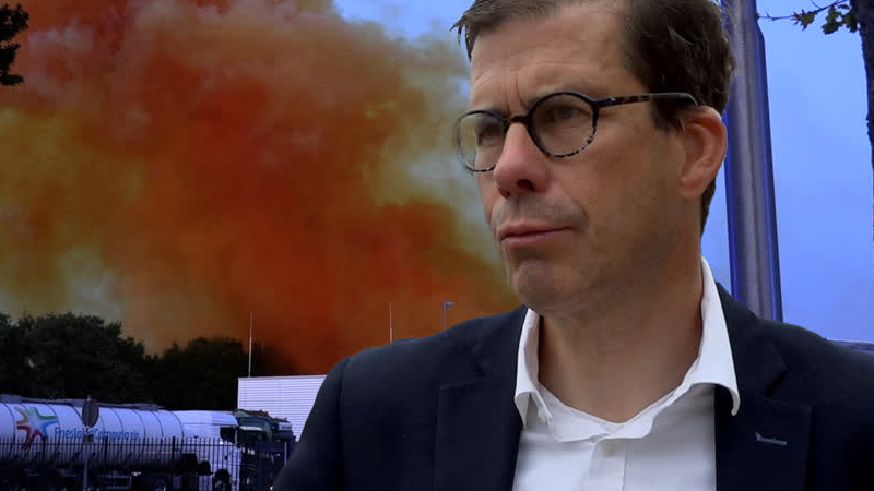Burgemeester Van Oostrum blikt terug op brand en explosie met oranje wolk in Borculo