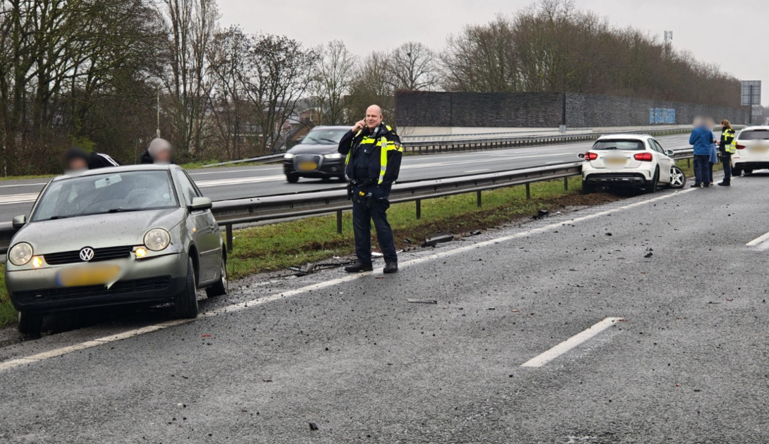 Twee auto’s total loss bij ongeval op A18 bij Doetinchem