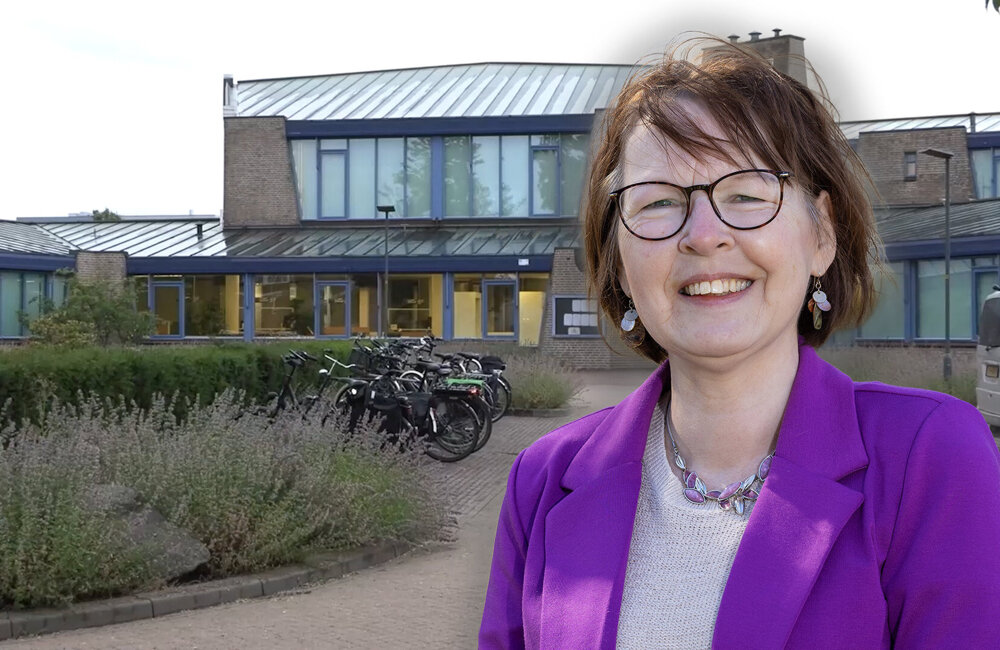 Wethouder Ria Leliveld+Gemeentehuis