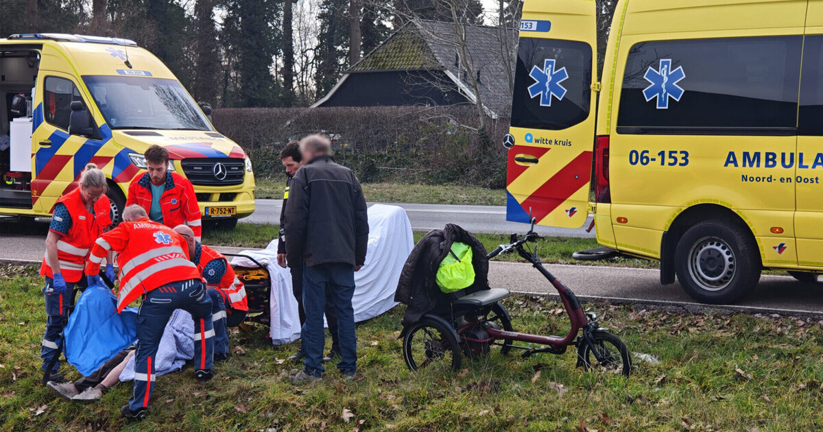 Fietsster belandt in sloot bij Varsseveld en loopt beenletsel op