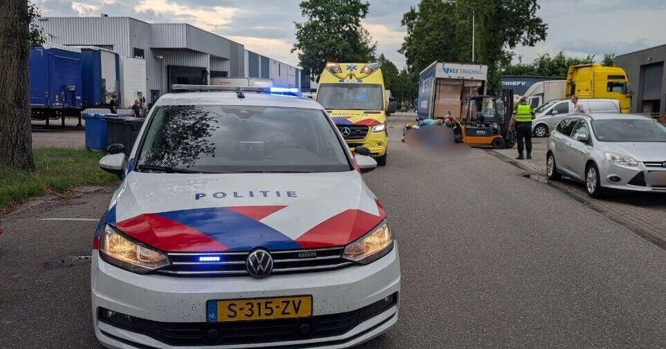 Gewonde bij bedrijfsongeval met heftruck in Doetinchem