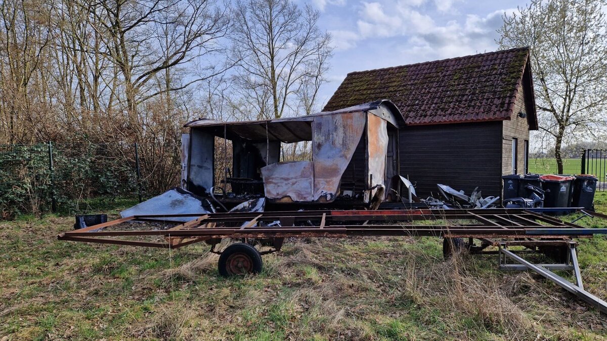 uitgebrandde schaftwagen.jpg