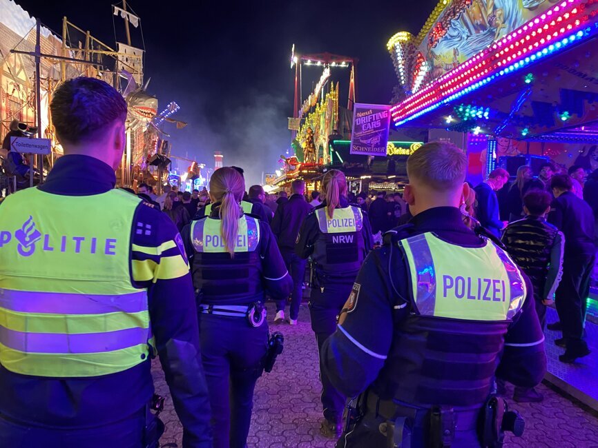Nederlandse en Duitse politie Bocholtse kermis