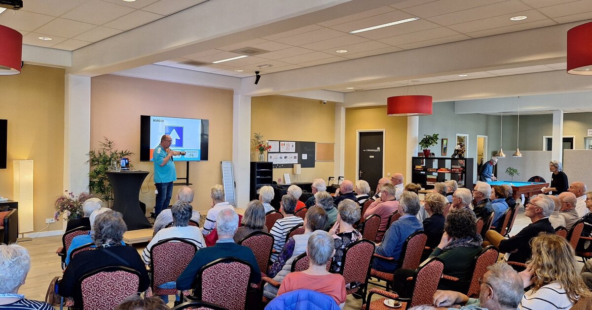 Auto-opfriscursus in Doetinchem valt in de smaak bij senioren: ‘Helemaal interessant’