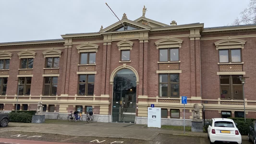 Doetinchemmer die op politieagent inreed tijdens Koningsdag blijft vastzitten