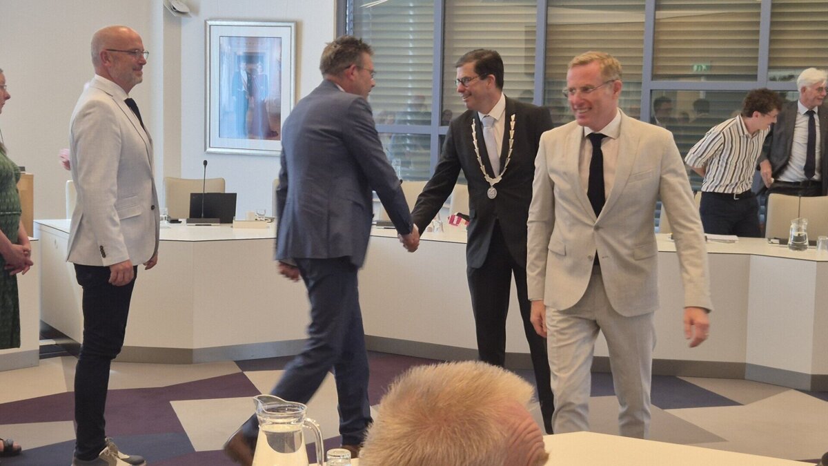 Han feliciteert Joost