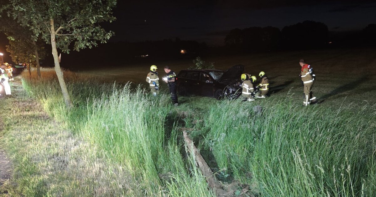 Auto over de kop bij eenzijdig ongeval Gendringen
