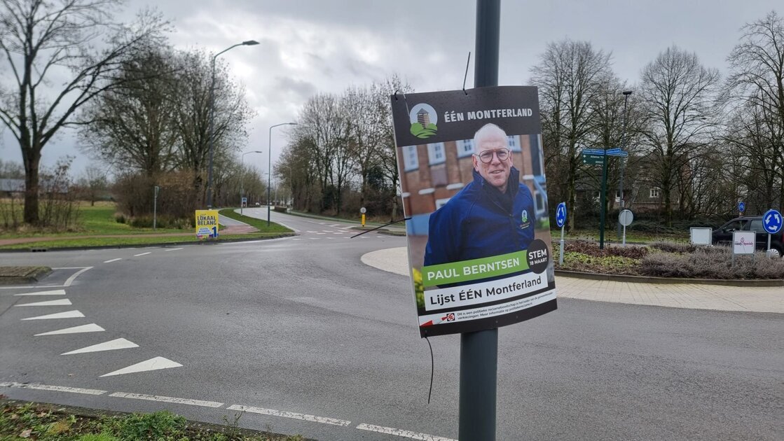 Montferlands verkiezingsbord duikt op in Ulft: ‘Huh, hangt hij daar echt?’