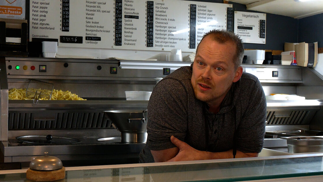 Snackbarhouder van Heino in Beek luidt noodklok: ‘Mis helft van de omzet’