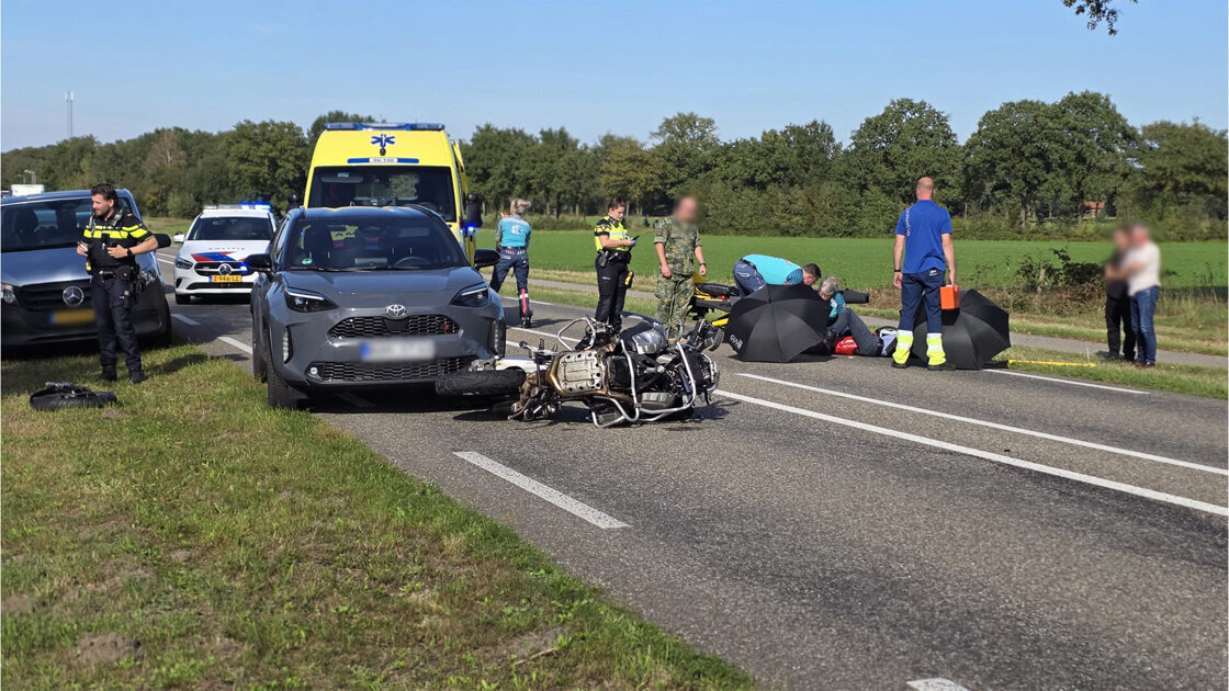 Motorrijder zwaargewond na mislukte inhaalactie tussen Aalten en Lichtenvoorde