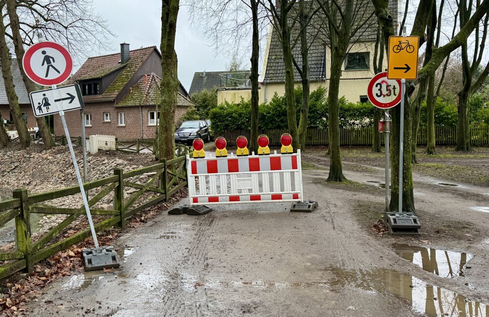 fietspad door Anholt.jpg