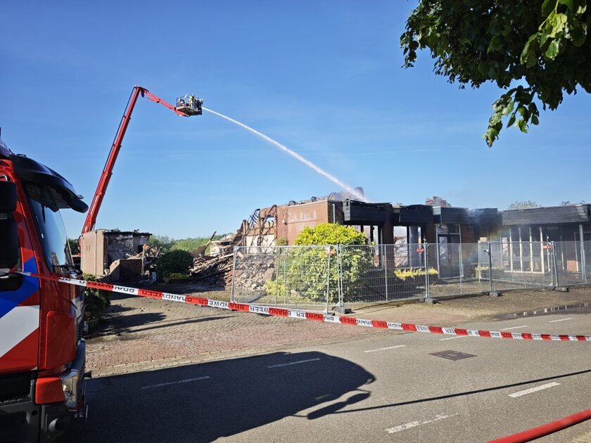 Café-restaurant in Neede grotendeels verwoest door grote brand