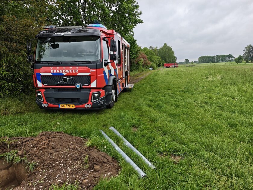 Schoorsteenbrand Voorst snel geblust, brandweer afgespoten