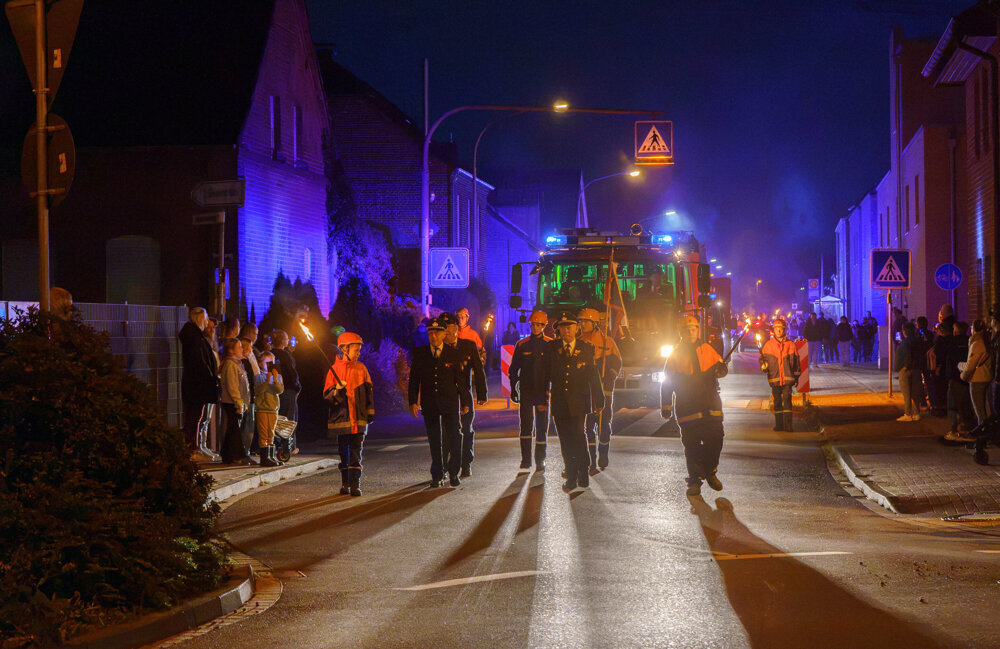 _IMG0981_isselburg_feuerwehr_umzug_blaulichtfahrt
