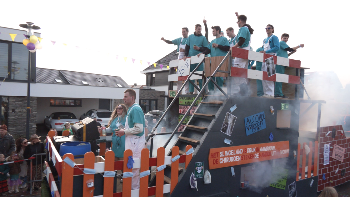 Carnaval barst los in de Achterhoek: eerste optocht traditioneel door Braamt