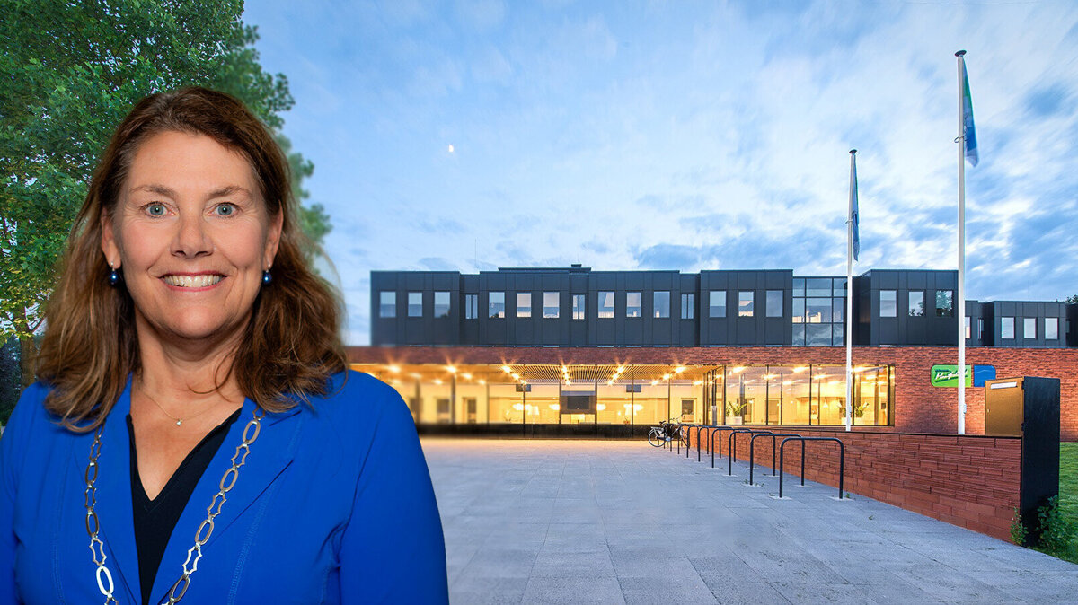 Jose van Egmond + gemeentehuis.jpg