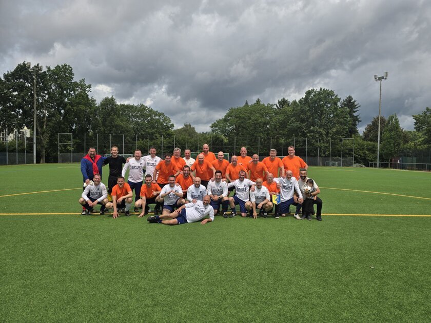 Van Varsselder naar Hamburg: voetballers GWVV 4 spelen ‘interland’ in Duitsland