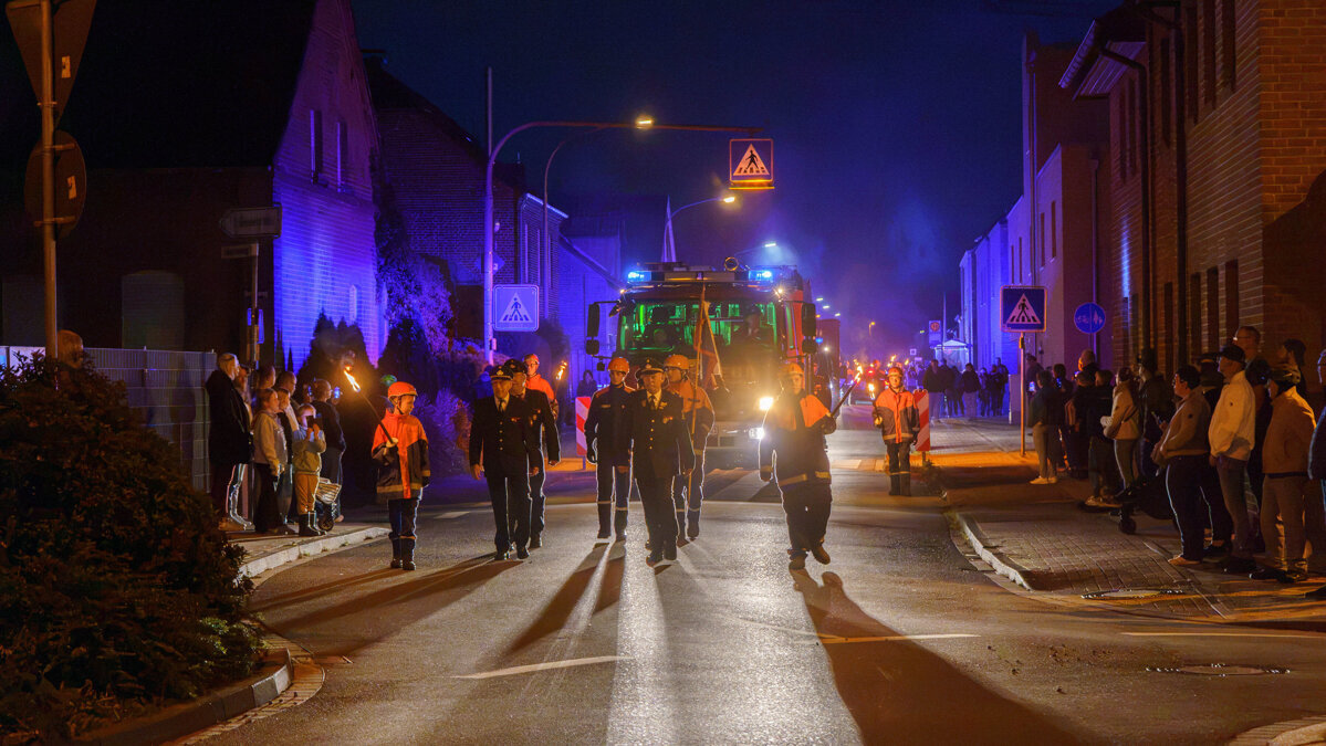 _IMG0981_isselburg_feuerwehr_umzug_blaulichtfahrt