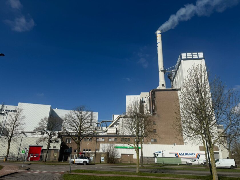 Schoorsteenbrand bij diervoederfabriek in Doetinchem