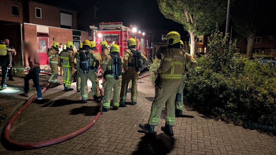 Omwonenden horen bewoner om hulp roepen bij woningbrand in Varsseveld