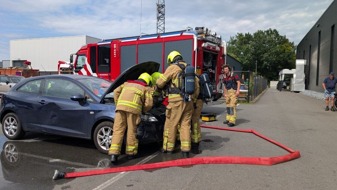 Brand in auto op parkeerplaats in Doetinchem snel onder controle
