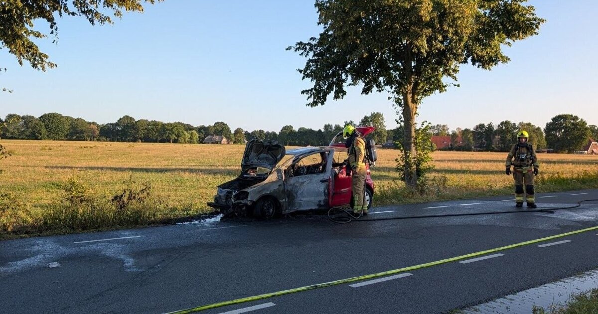 Auto vliegt in brand na eenzijdig ongeval in Zelhem