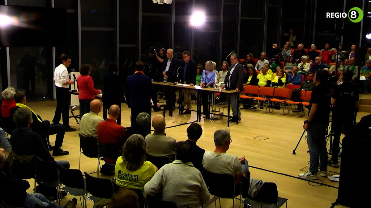 STILL DEBAT LOCHEM0.jpg