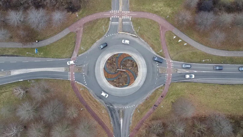 Doetinchem fietsen rotonde auto.png