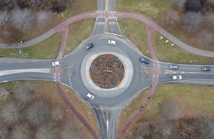 Doetinchem fietsen rotonde auto.png